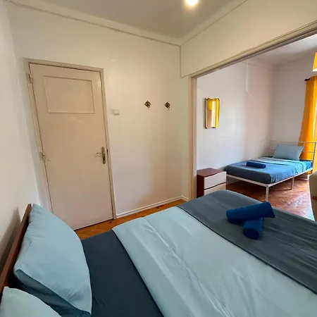 L&a 13 Moscavide Metro Shop Cafe *