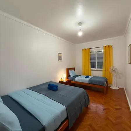 L&a 13 Moscavide Metro Shop Cafe Проживание в семье